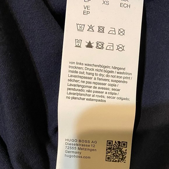 NWT HUGO BOSS Men's Black Crew-neck T-Shirt With Red logo label Size S, M, L - Picture 5 of 6